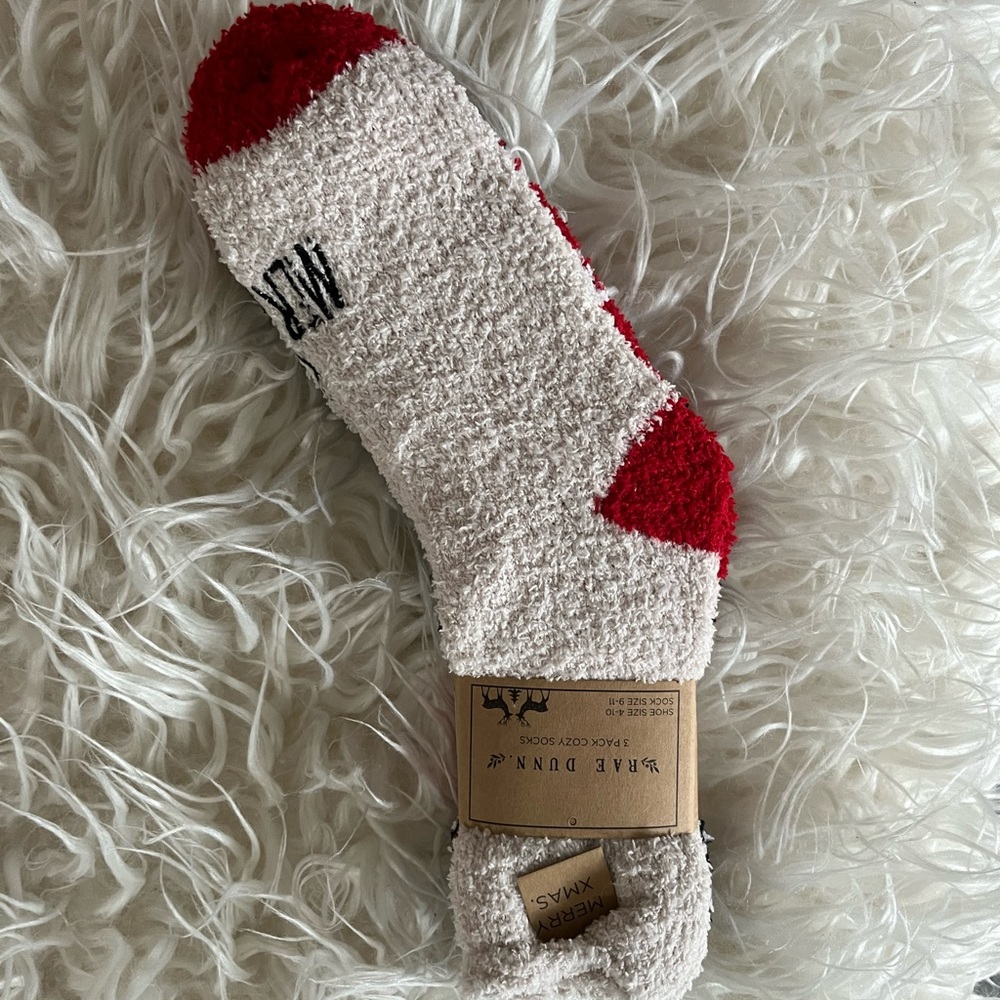 NEW 3 pk of women’s soft fuzzy Christmas socks
